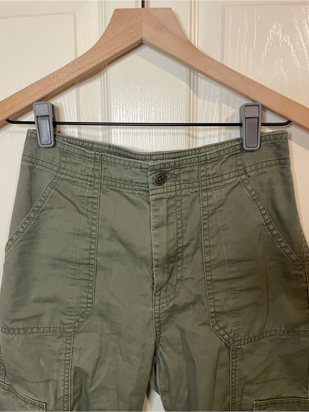 Abercrombie & Fitch Relaxed Cargo Pant Size in Army Green Size 24 - Picture 4 of 10